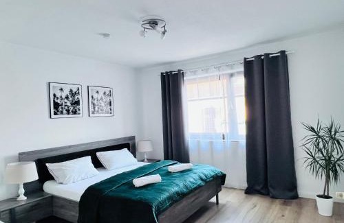 Dinslaken Apartment | Moderne, helle Wohnung mit Terasse 15min bis OB Centro, Klimaanlage