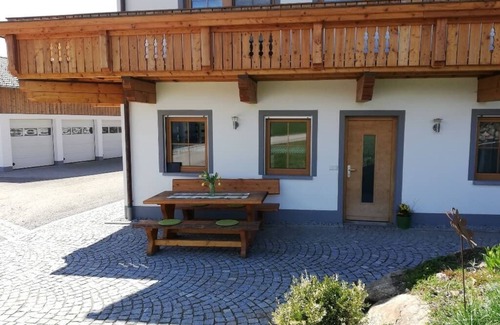 Bobrach Apartment | Moderne und gemütliche Ferienwohnung (40qm) mit Terrasse