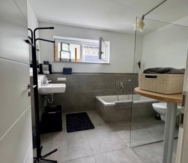 Muehldorf am Inn Apartment | Moderne Wohnung 100 m2 mit Büro und Terrasse