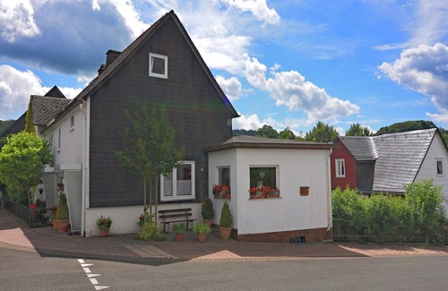 Usseln Apartment | Modernes Appartement in Usseln mit Terrasse