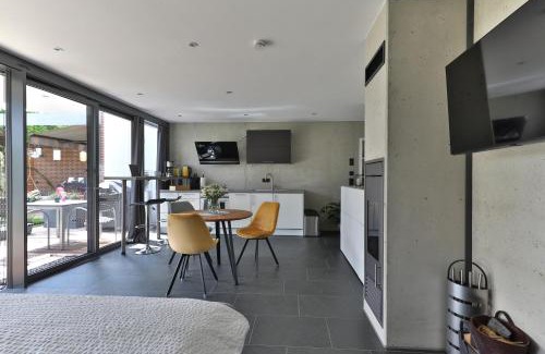 Gersthofen Apartment | Modernes Studio-Apartment - Gartenblick