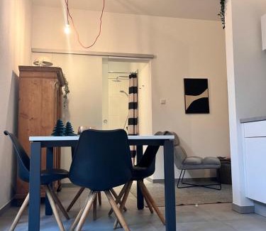 Lage Apartment | Modernes Tiny Apartment in Lage