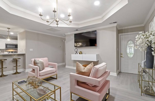 Gonzales House | Modernly Styled Home - 30 minutes away from New Orleans Airport & Baton Rouge