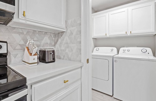 Gonzales House | Modernly Styled Home - 30 minutes away from New Orleans Airport & Baton Rouge