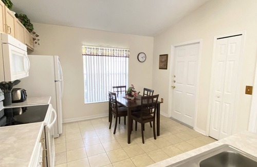 Greater Groves House | Modest Charmer W/Private Pool