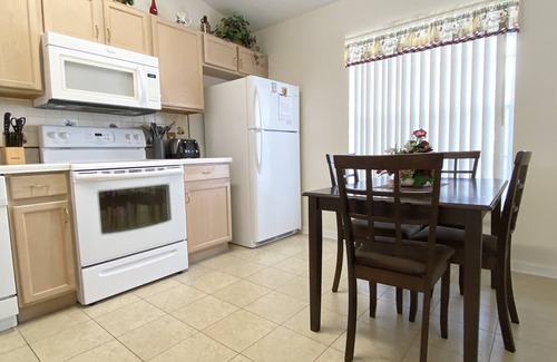 Greater Groves House | Modest Charmer W/Private Pool