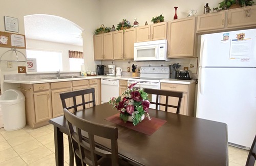 Greater Groves House | Modest Charmer W/Private Pool