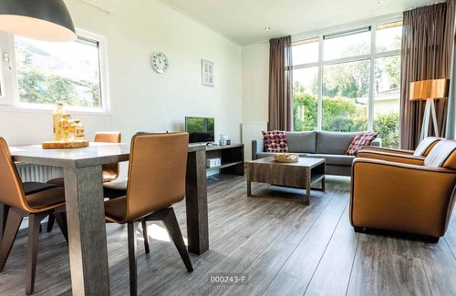 Cromvoirt Ski Chalet | ✓ Module at Résidence de Leuvert ✓ Holiday home for 5 persons ✓ Located near Den Bosch (Noord-Brabant) ✓ Near De IJzeren Man ✓ Book directly through the park
