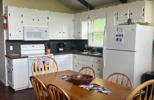 Sciota Ski Chalet | MOHAWK - Dog Lovers Fenced Yard Chalet