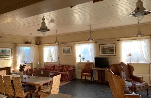 Osoyro House | Moldegaard Riding Lodge