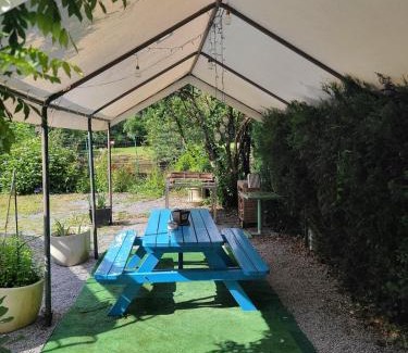 Saint-Leonard-de-Noblat Apartment | Mon Jacuzzi privé sur les pas de Compostelle
