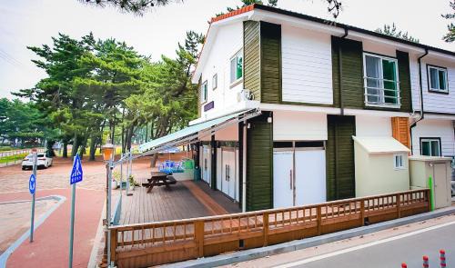 Pan-mal House | Mongsanpohaebyeon Pension