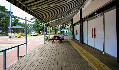 Pan-mal House | Mongsanpohaebyeon Pension