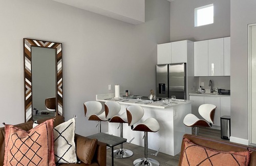 Rural Estates Cottage | Moninanu - Modern Wooded Cottage in North Naples