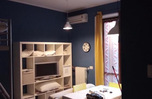 Lodi Apartment | monolocale con giardino completamente arredato con cantina e 2 biciclette quando le persone sono nella struttura se recedono non verranno risarcite