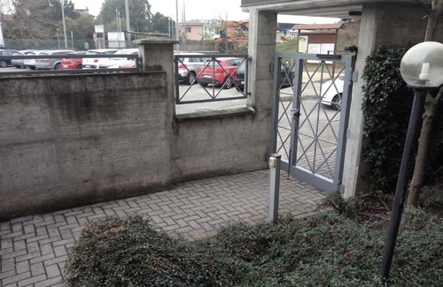 Lodi Apartment | monolocale con giardino completamente arredato con cantina e 2 biciclette quando le persone sono nella struttura se recedono non verranno risarcite
