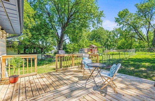 South Central Omaha House | Monroe. Quiet 4BR w/Huge Yard . Ideal for Crews & Families