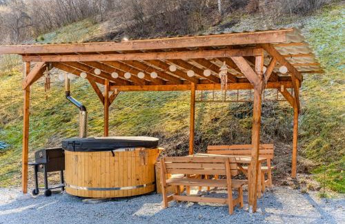 Avram Iancu Cabin | Montain Wild Chalet with Wooden Hot Tub