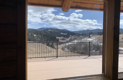 Butte House | Montana Log Home on Private Acreage with Mountain Views