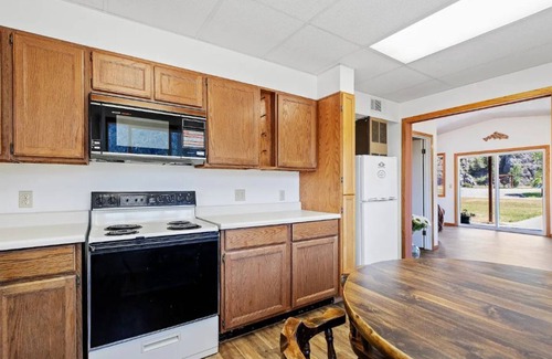 Cascade House | Montana Missouri River Fly Fishing Lodge -3BR & 2 bath, Sleeps 8