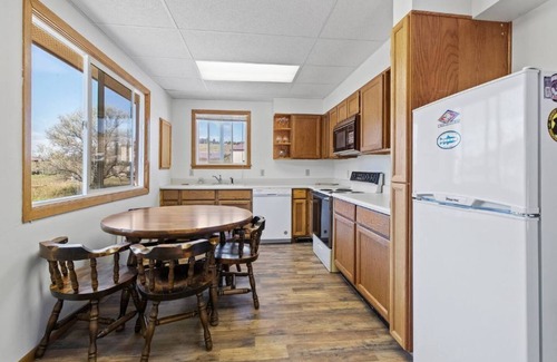 Cascade House | Montana Missouri River Fly Fishing Lodge -3BR & 2 bath, Sleeps 8