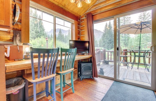 Silver Gate Apartment | Montana Mountain Getaway - 1 Mi to Yellowstone!