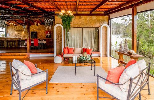 Roble House | Montana Zurqui