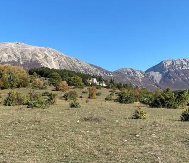 Campo di Giove Apartment | Monte Amaro Apartment con camino, terrazzo e giardino