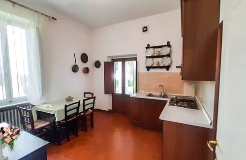 Altopascio Villa | Montecarlo, 1.5 acres, private pool, walk to restaurants. WIFI Close Lucca