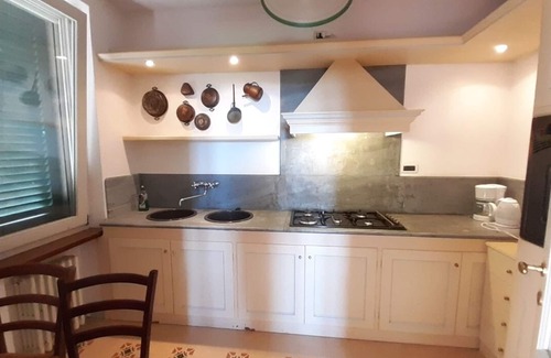 Altopascio Villa | Montecarlo, 1.5 acres, private pool, walk to restaurants. WIFI Close Lucca