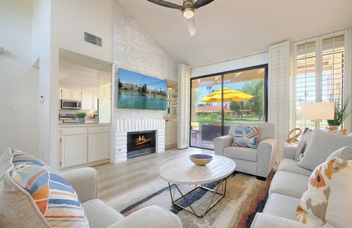 Palm Desert Condo | Monterey Country Club Desert Charmer