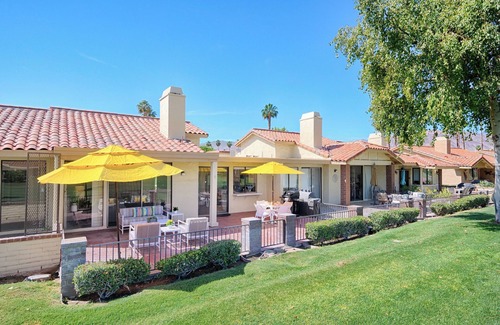 Palm Desert Condo | Monterey Country Club Desert Charmer