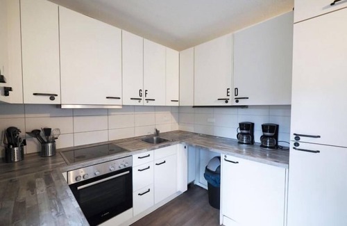 Bad Oldesloe Apartment | Monteurwohnung für 6 Pers. mit WLAN, Küche & TV – Bad Oldesloe, Nähe Hamburg & Nähe Lübeck