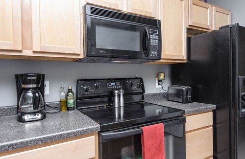 Rochester House | Month-to-month Living In A Beautifully Furnished Rochester Townhome