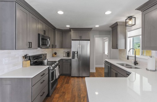 Canyon Rim House | Monthly Special! Location! New Everything 5 Bed Home w/Hot Tub