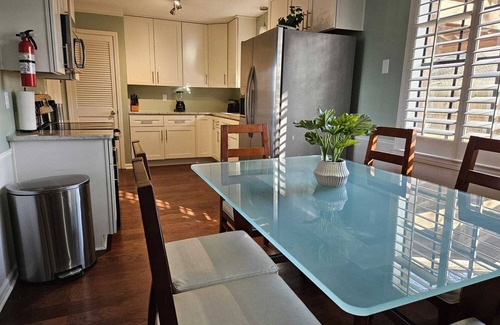 Cordova House | MONTHLY STAYS-The Ultimate Retreat, 5 BR+ Extra Space Beds - Outdoor Pool