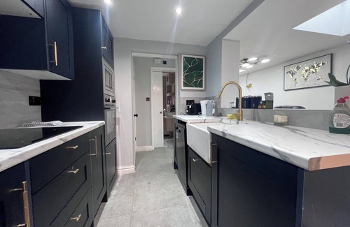 Woodside House | Monthly + Weekly Stay - Central London Train - Relocators - Contractors