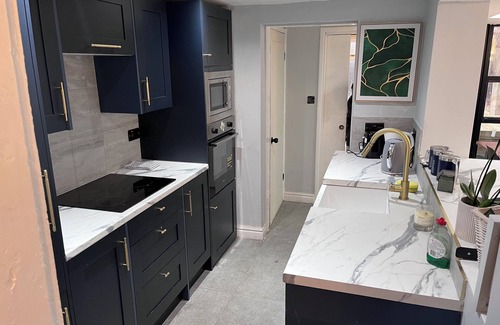 Woodside House | Monthly + Weekly Stay - Central London Train - Relocators - Contractors