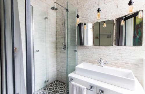 Clignancourt Bed & Breakfast | MONTMARTRE ROMANTIC, Bed & Breakfast - Paris