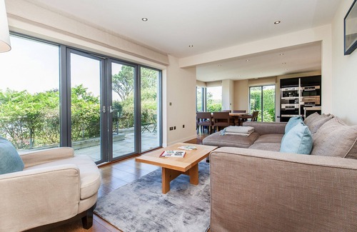 St. Mawes Cottage | Moonfleet - a holiday home that sleeps 8 guests in 4 bedrooms