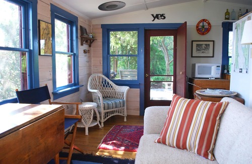 South Hero Cottage | Moonpath Cottage at Kibbe Point–the ultimate romantic escape