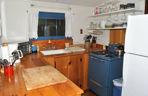South Hero Cottage | Moonpath Cottage at Kibbe Point–the ultimate romantic escape