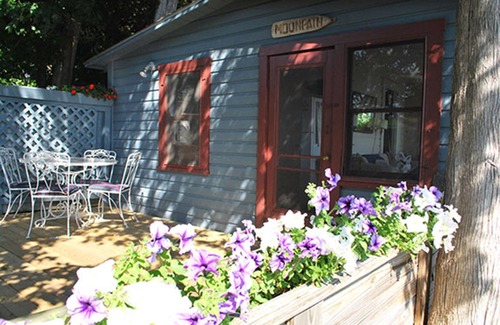 South Hero Cottage | Moonpath Cottage at Kibbe Point–the ultimate romantic escape
