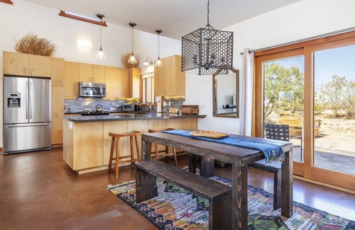 Joshua Tree House | šµ MoonView Modern | Hot tub, BBQ & Private Pool šµ