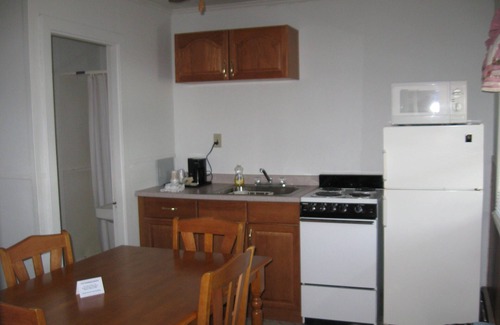 Upper Village Hotel | Moose Brook Motel