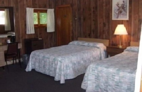 Upper Village Hotel | Moose Brook Motel