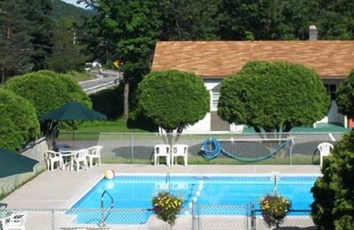 Upper Village Hotel | Moose Brook Motel