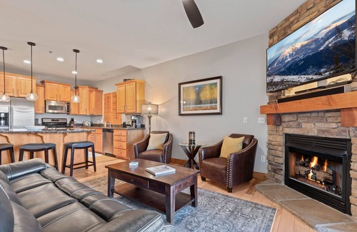 Bear Hollow Village Condo | Moose Mgmt at Bear Hollow 3307 Scenic View-King Bed-AC-Fans-Pool-Dogs Welcome