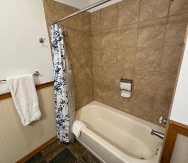 Kellogg Resort | Morning Star Lodge - Hosted by Linda