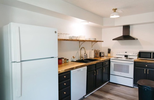 Berea Apartment | "Morning View 1" Cozy Modern Stay - College/Hiking